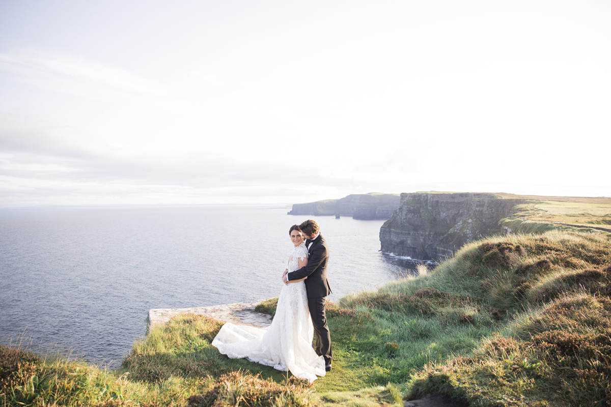 Romantic couples shoot on the Cliffs of Moher at sunrise