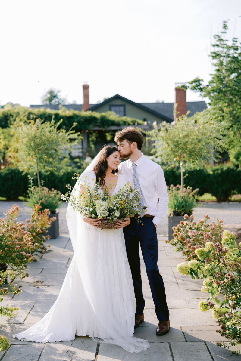 A farmer’s market meets English Countryside Inspired Summer Wedding