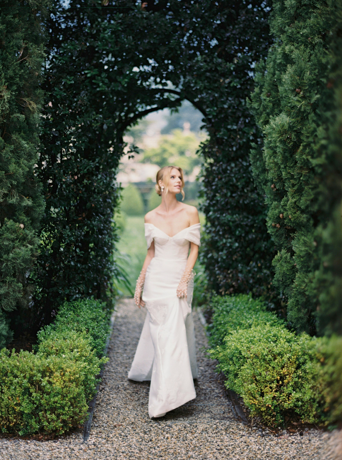 An elegant bridal shoot at a historic Villa on Lake Como