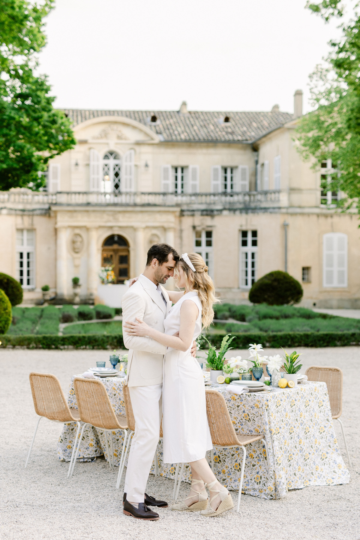 Sunny yellows and touches of blue in the South of France