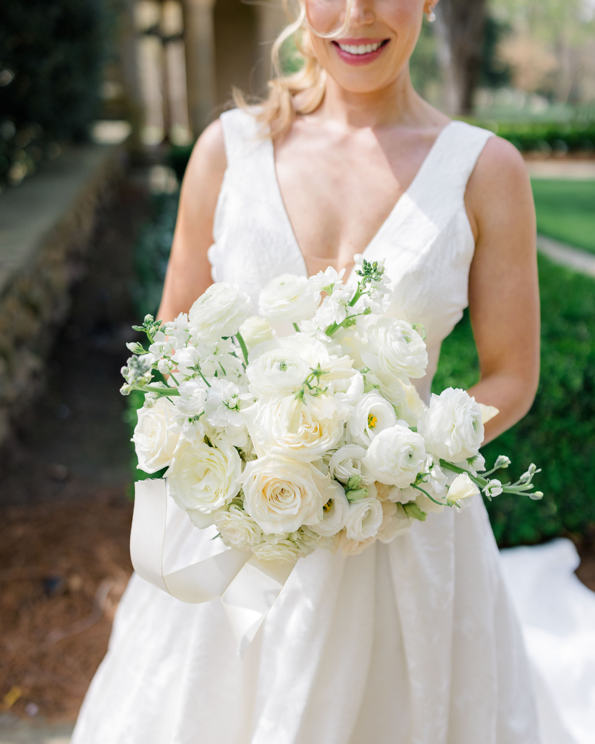 A Classic Estate Wedding Full of Heartfelt Elegance