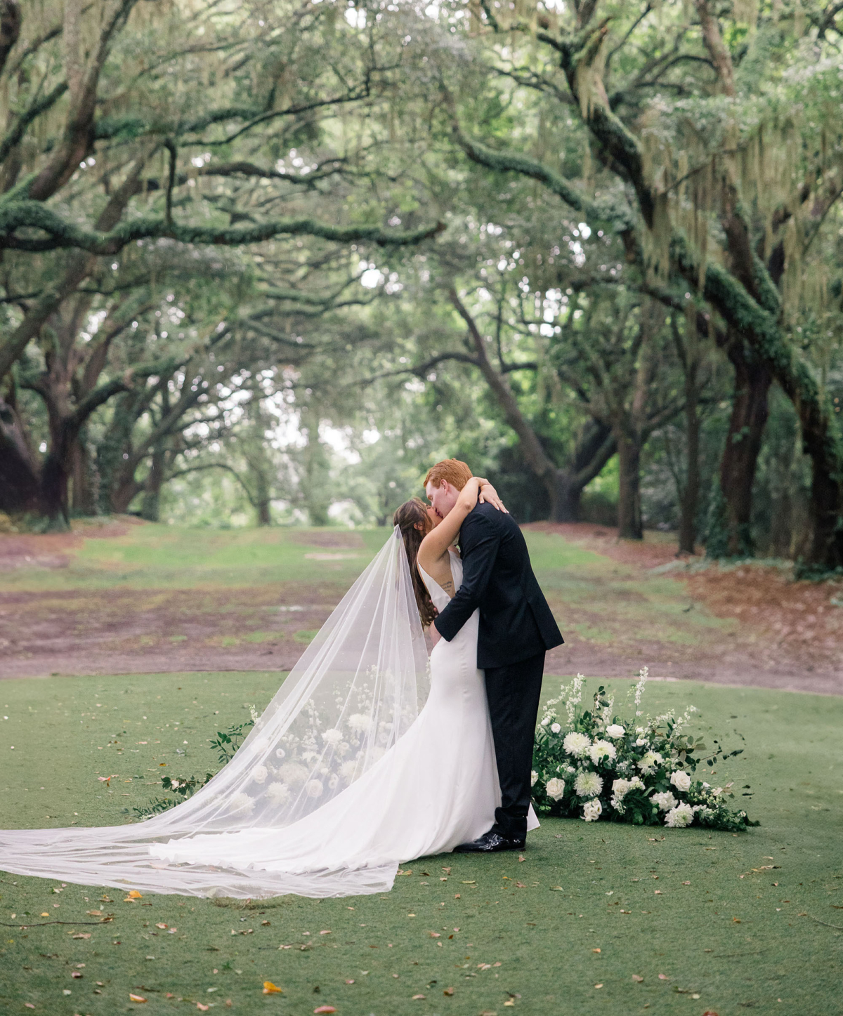 Rain-kissed romance Beneath Charleston’s Avenue of Oaks