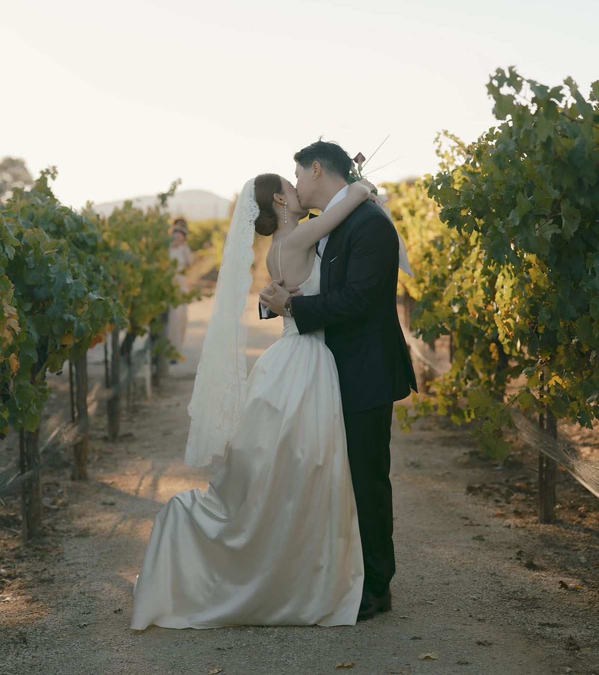 An Intimate Sunstone Winery Wedding with Modern Elegance