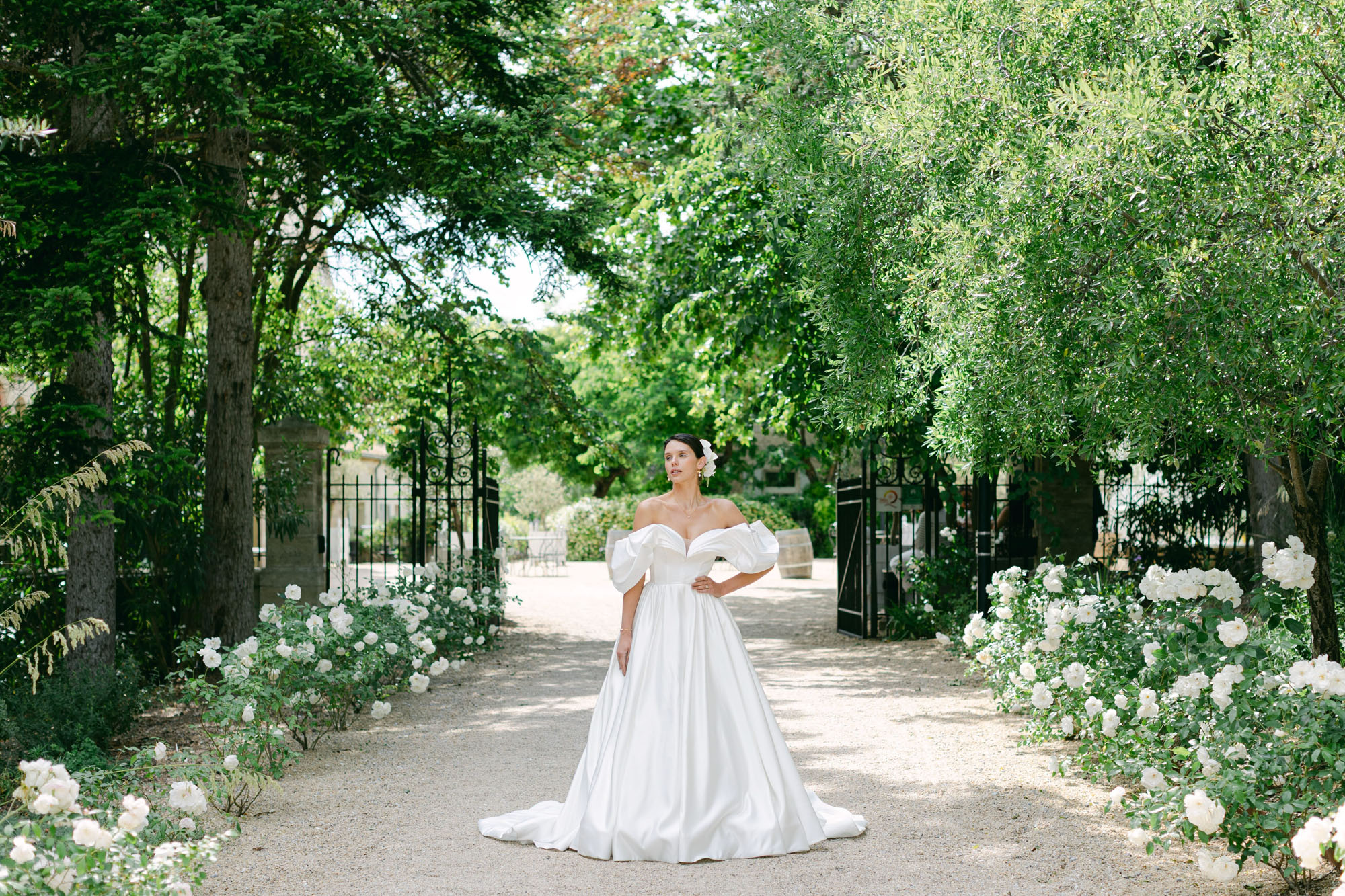 Modern Botanical Bridal Inspiration in the South of France