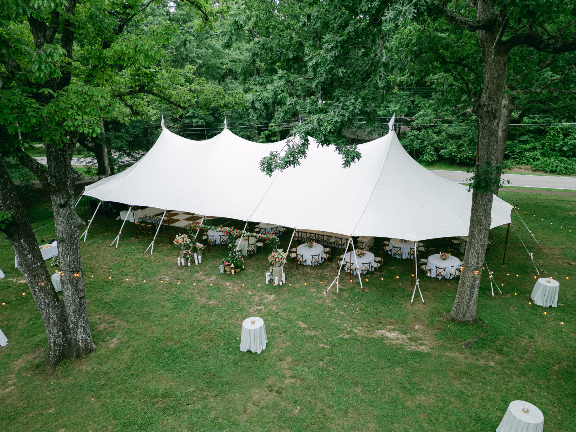 A colourful & cheerful summer wedding in Tennessee